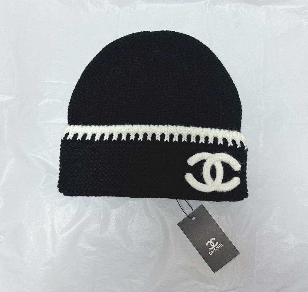 CHANEL 黒 ニット帽 ロゴ入り
