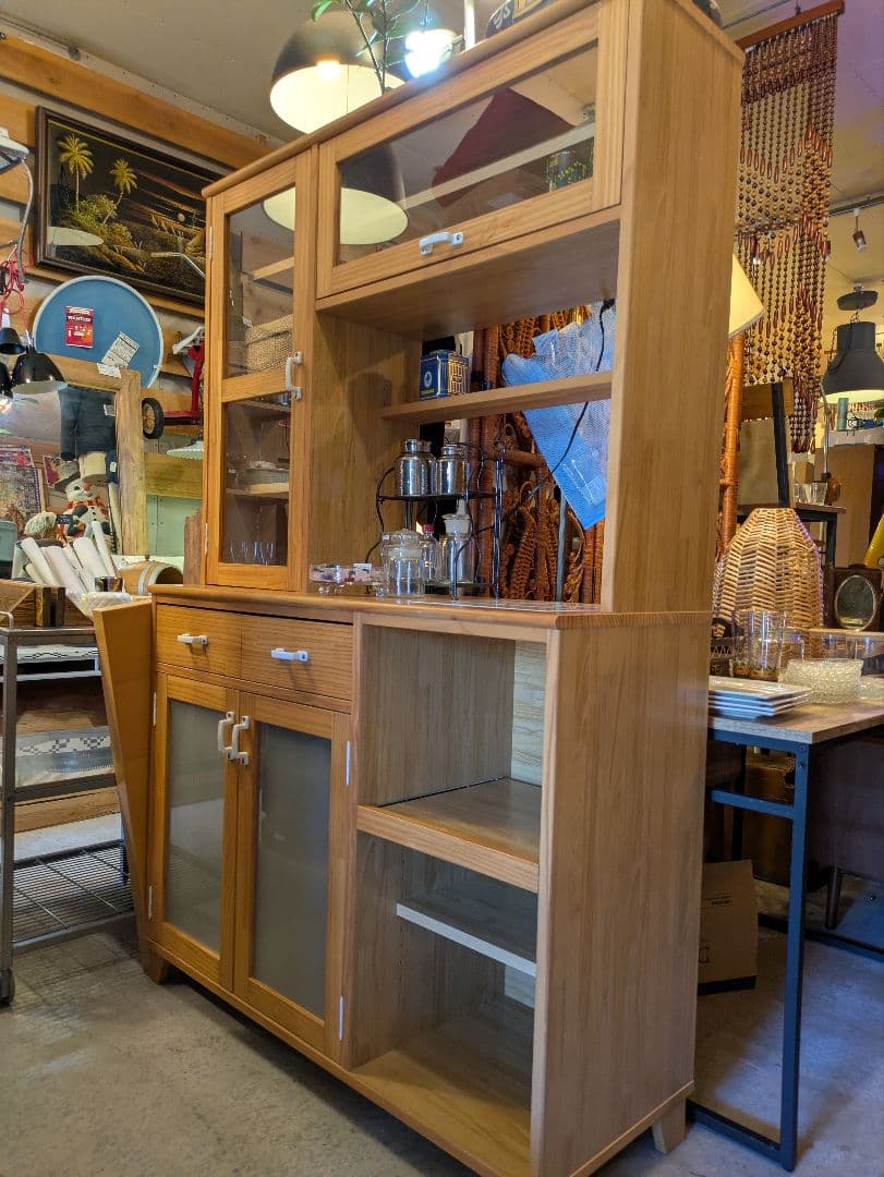 モモナチュラル 木製食器棚 ガラスドア付き タイル天板 廃盤品