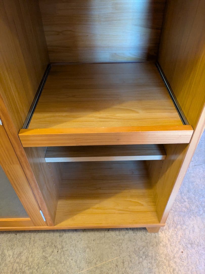 モモナチュラル 木製食器棚 ガラスドア付き タイル天板 廃盤品