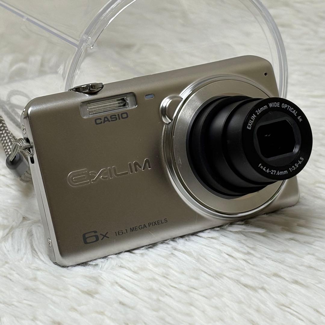 美品　CASIO カメラ　EX-Z770 充電器　箱　シルバー　コンデジ　動作品