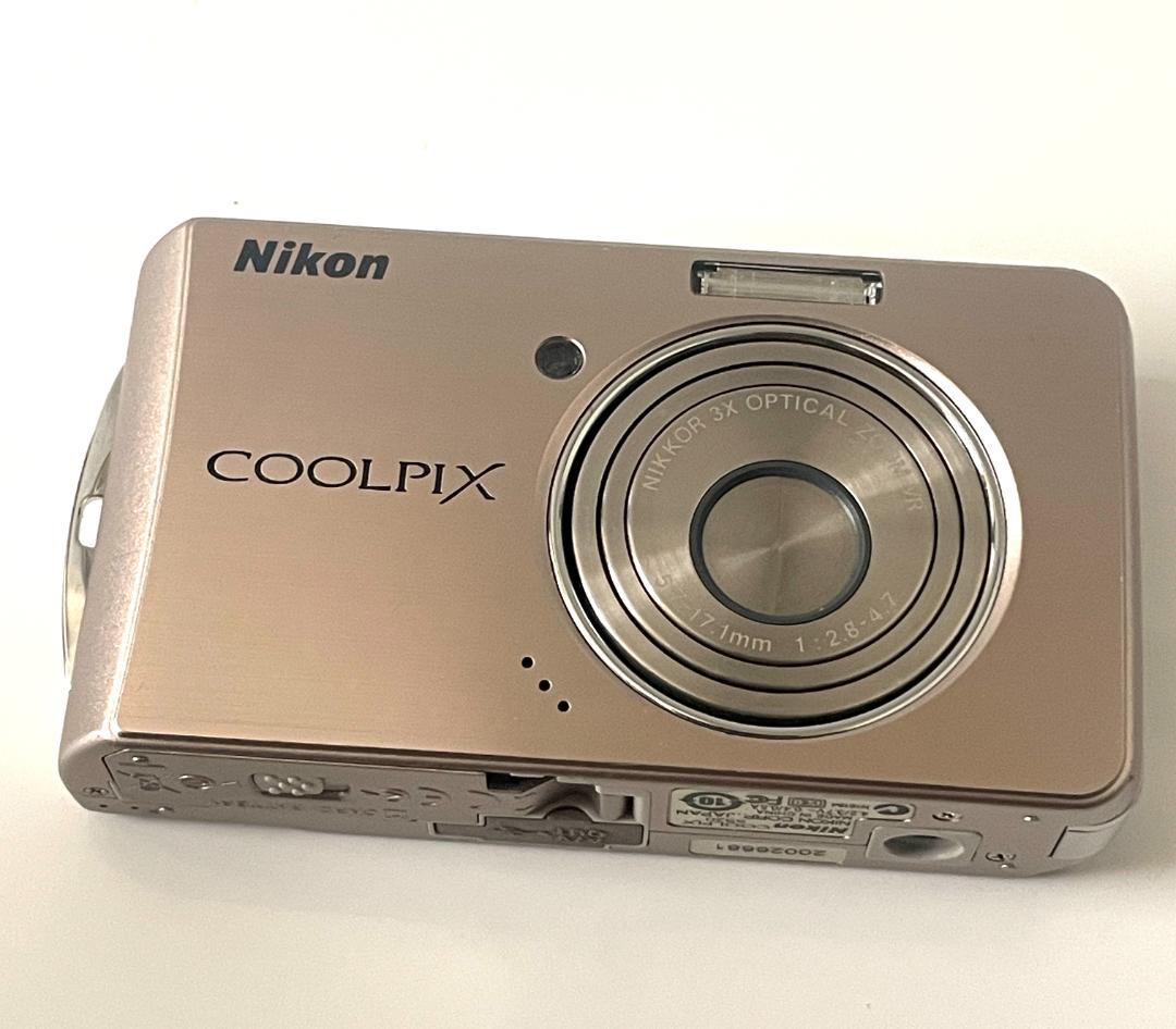 Nikon COOLPIX S520 デジカメ　シルバー　ニコン