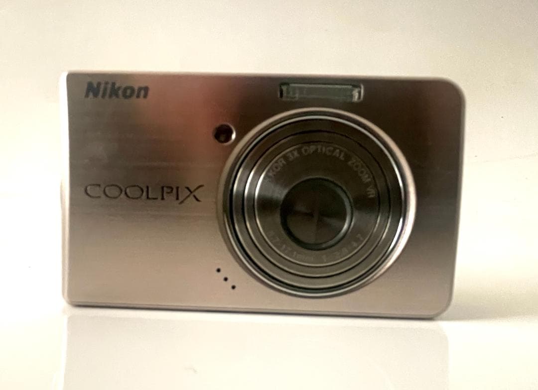 Nikon COOLPIX S520 デジカメ　シルバー　ニコン
