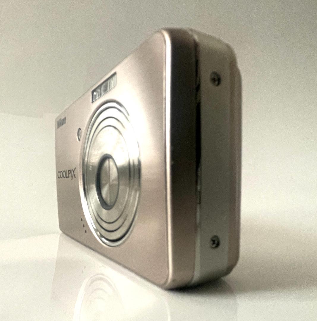 Nikon COOLPIX S520 デジカメ　シルバー　ニコン