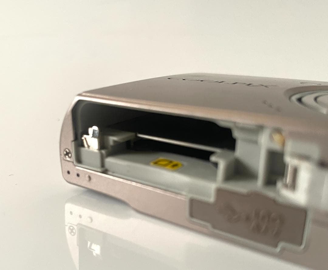 Nikon COOLPIX S520 デジカメ　シルバー　ニコン