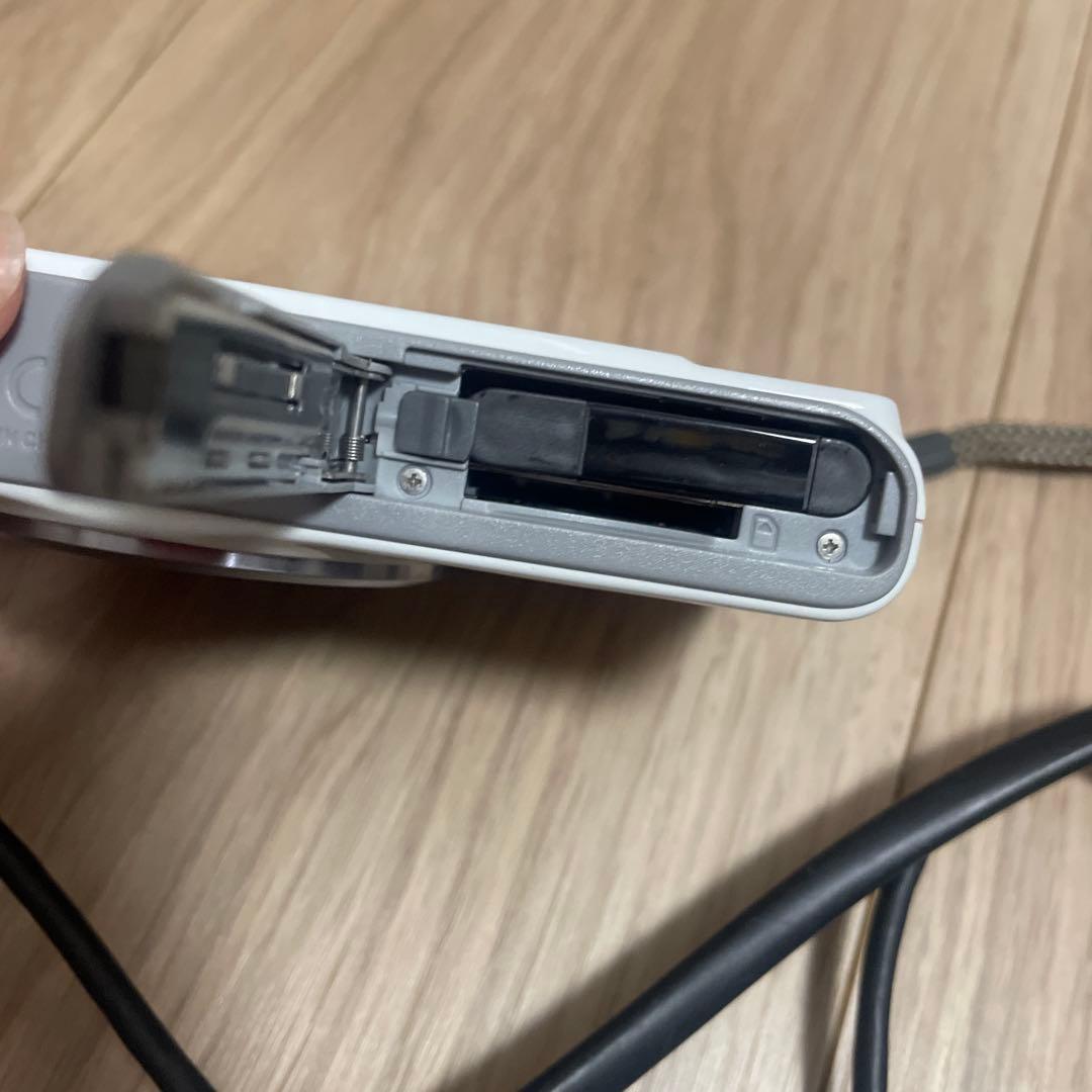 【動作確認済】CASIO EXILIM ホワイト コンパクトデジタルカメラ