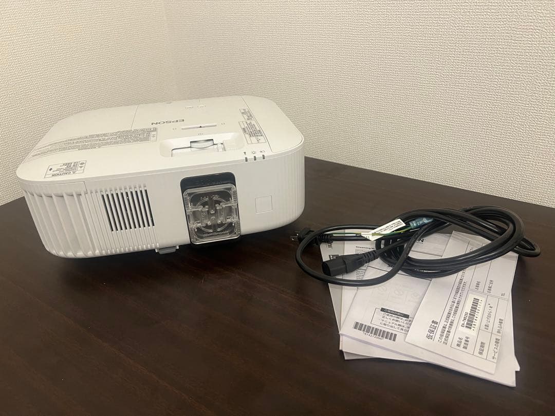 EPSON　ホームプロジェクター　EH-TW6250＋スクリーン、HDMI