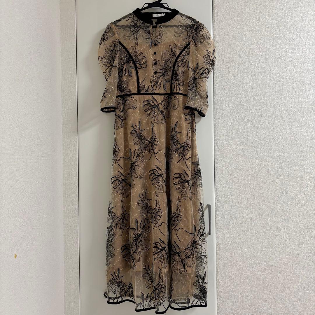 LEJA ラジャ　パイピングハイネック花柄ラメレースワンピースドレス