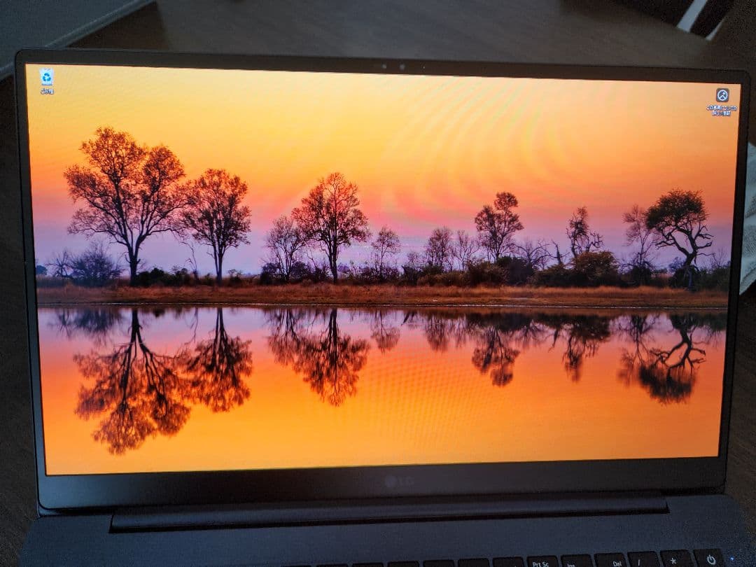 LG gram superslim 15Z90RT 超軽量