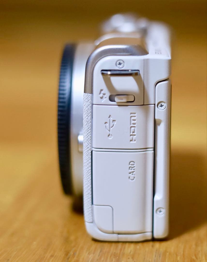 Canon EOS M200 ボディ ホワイト 極美品