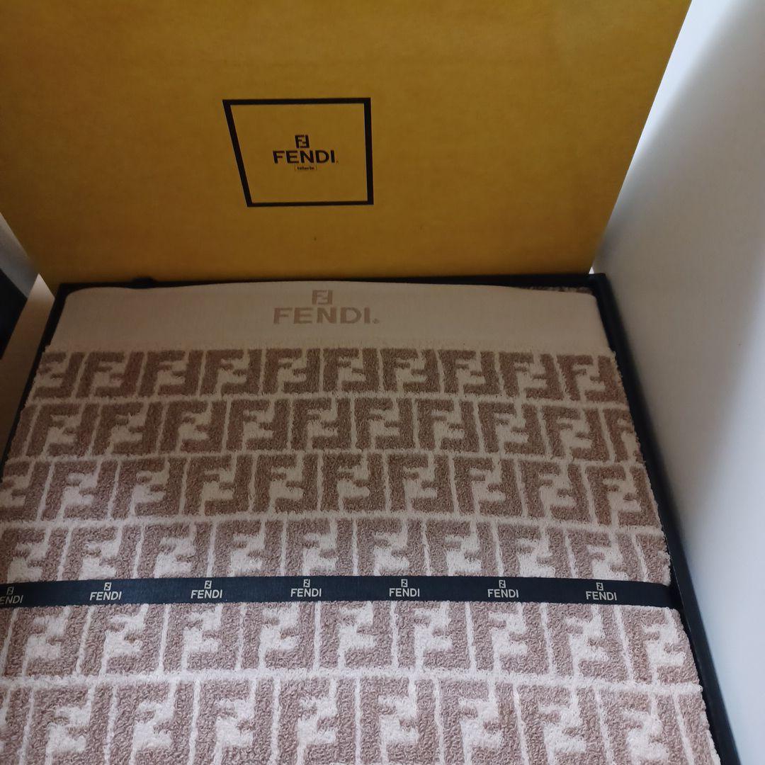FENDI フェンディ タオルケット ズッカ柄 FF柄　新品　箱付き