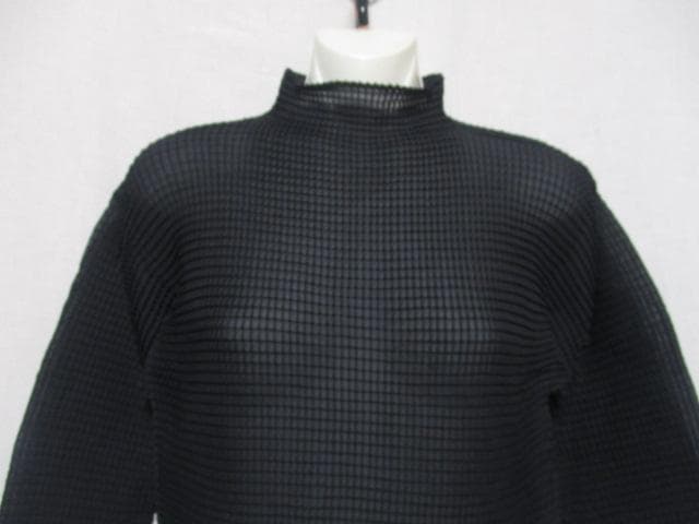 m21270・新品★イッセイミヤケ・ホワイトラベル★プリーツ加工カットソー