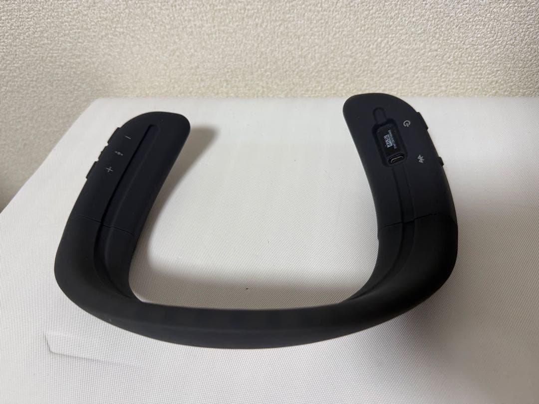 BOSE SOUNDWEAR SPEAKER ネックスピーカー　黒　カバー付き