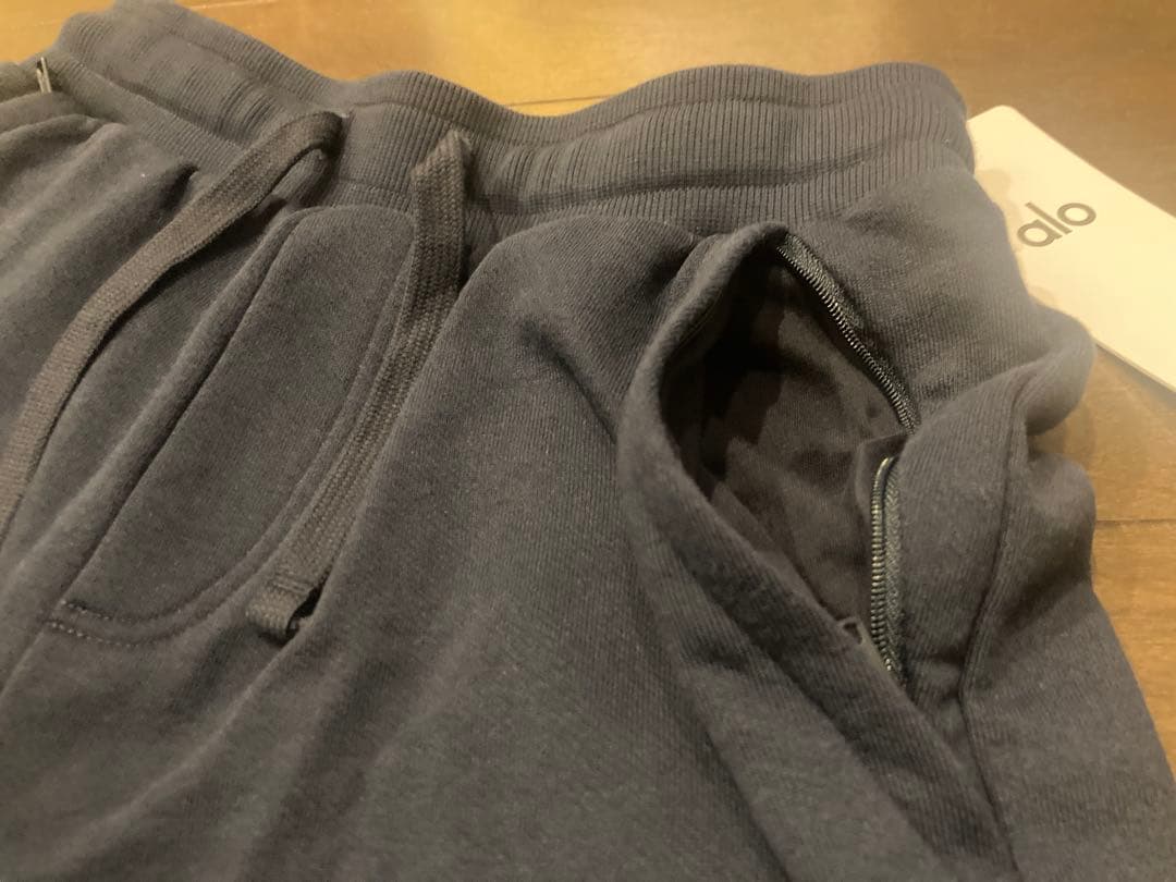 新品未使用☆aloネイビーショートパンツ☆アロヨガHawaiiハワイ☆ルルレモン