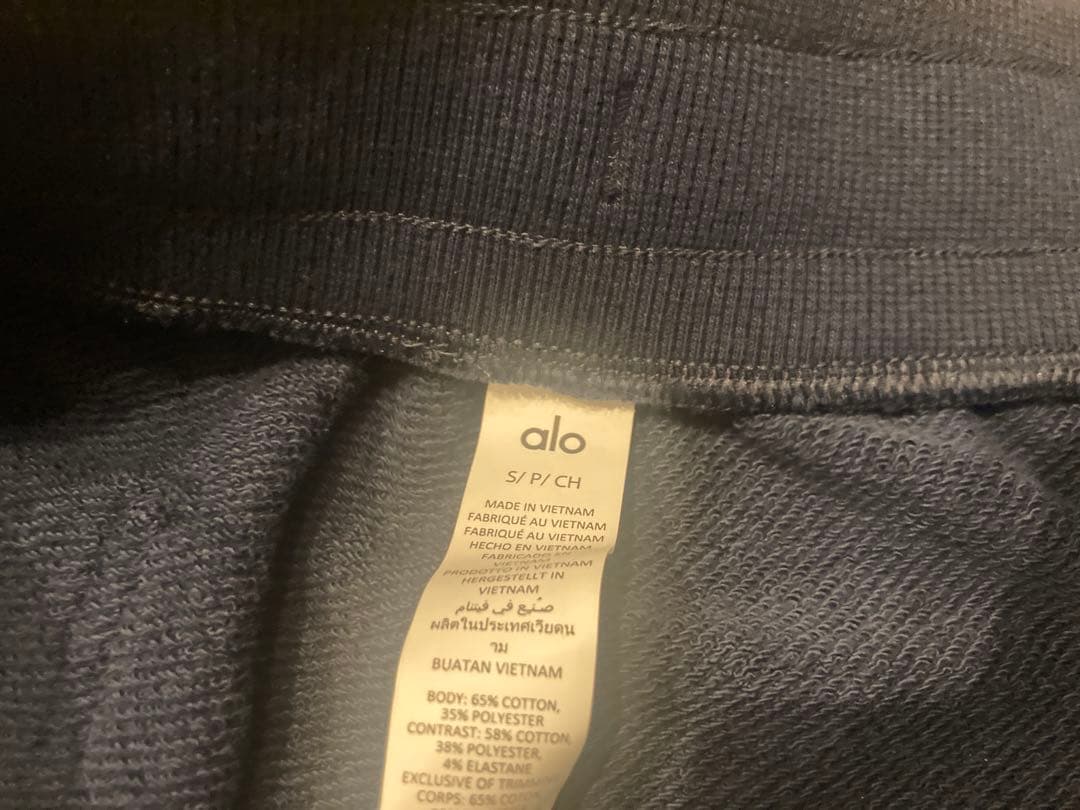 新品未使用☆aloネイビーショートパンツ☆アロヨガHawaiiハワイ☆ルルレモン