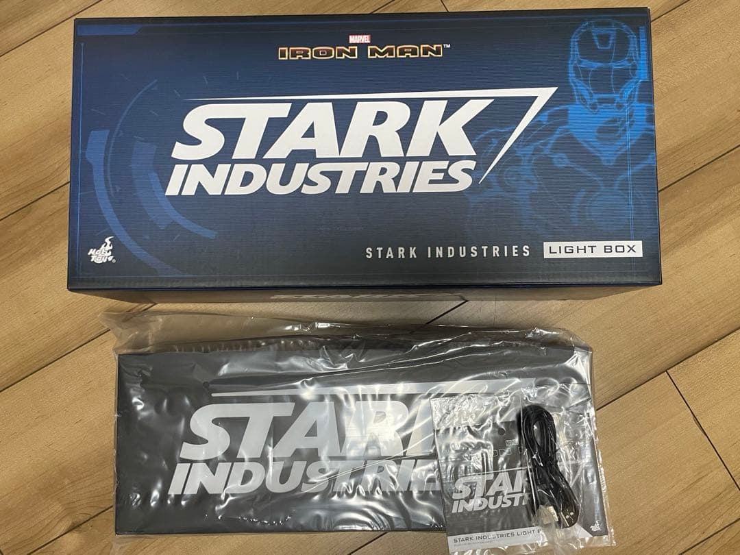 スタークインダストリーズ　ロゴ　ライトボックス　ホットトイズ　アイアンマン