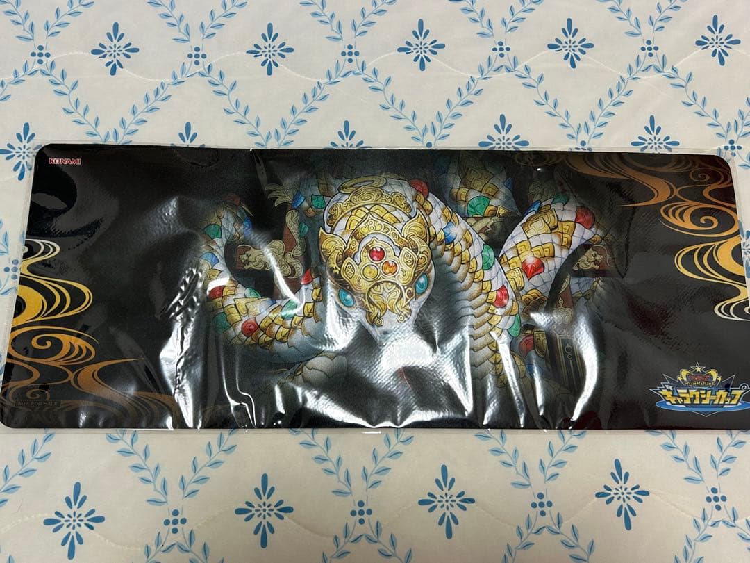 示顕する貴巳神　プレイマット　遊戯王ラッシュデュエル