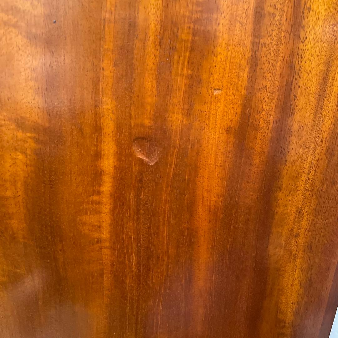 イギリスアンティークのマホガニー製ワードローブ