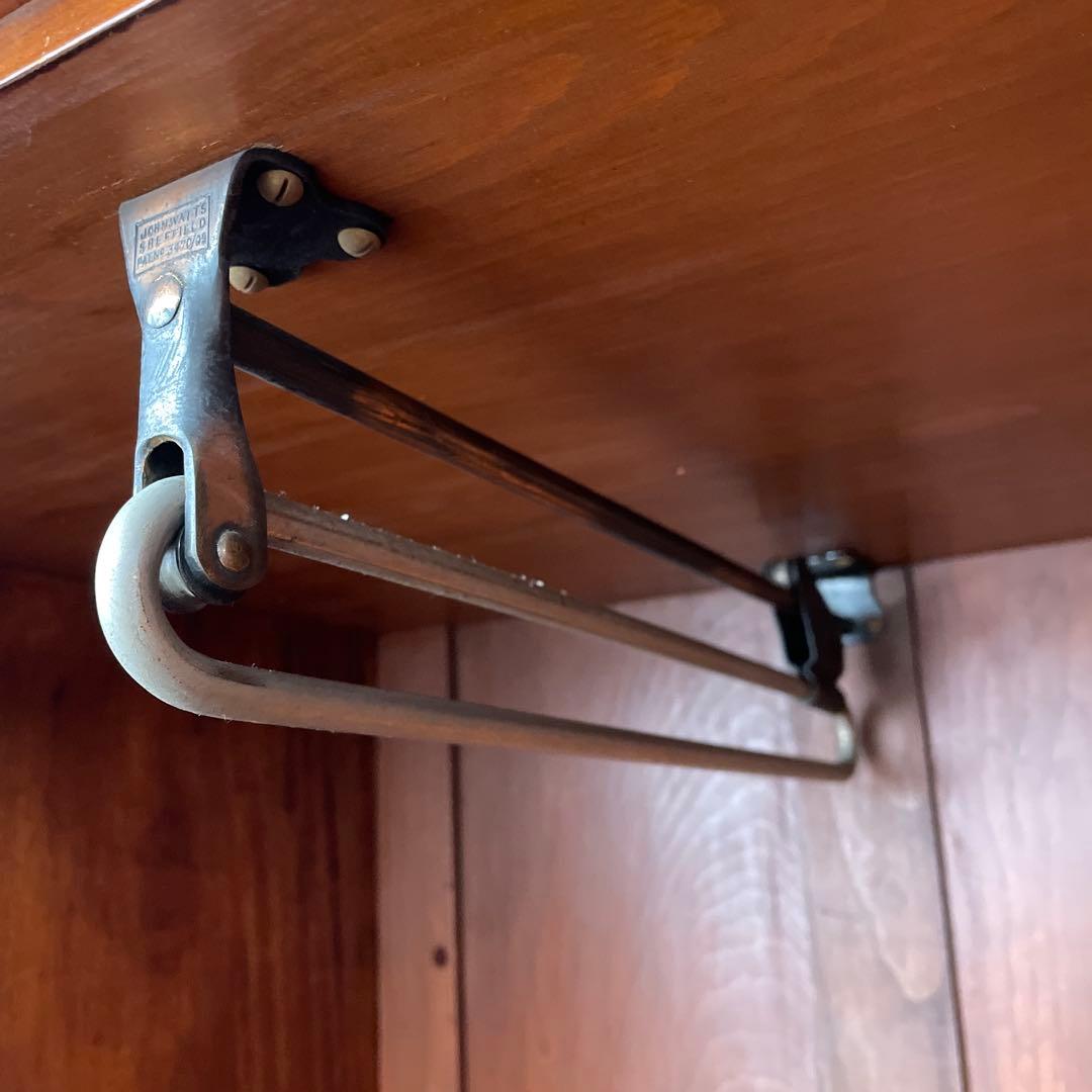 イギリスアンティークのマホガニー製ワードローブ