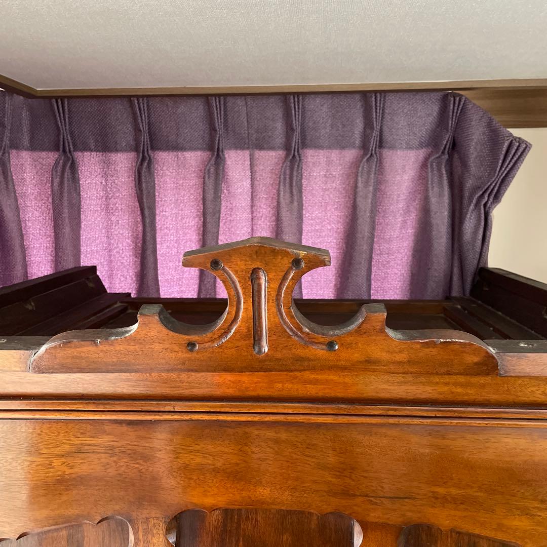 イギリスアンティークのマホガニー製ワードローブ