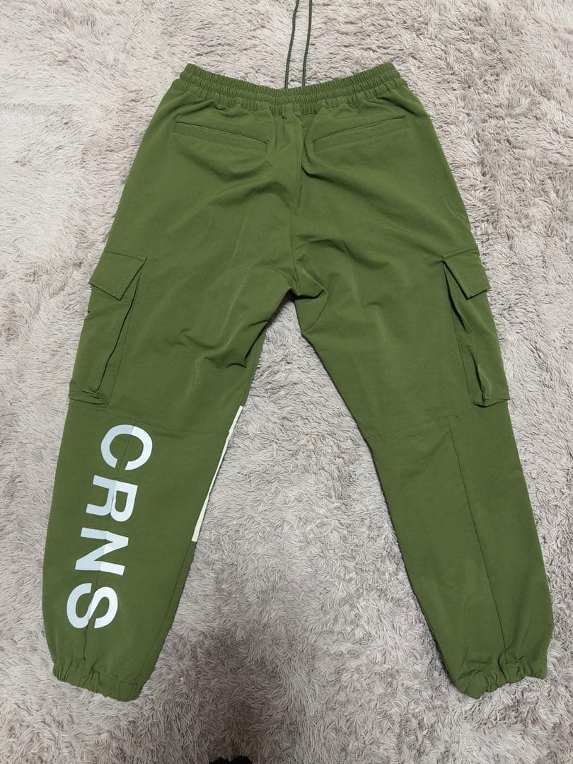 グリーン ナイロンジャケットとパンツ　セットアップ　クロノス　CRONOS