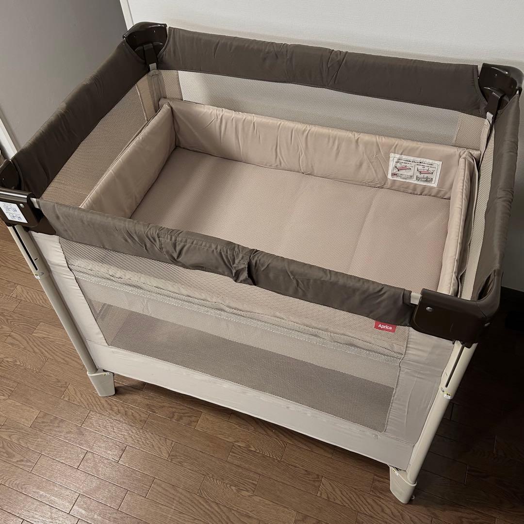 アップリカ　ココネルエアー　ベビーベッド ココアブラウン
