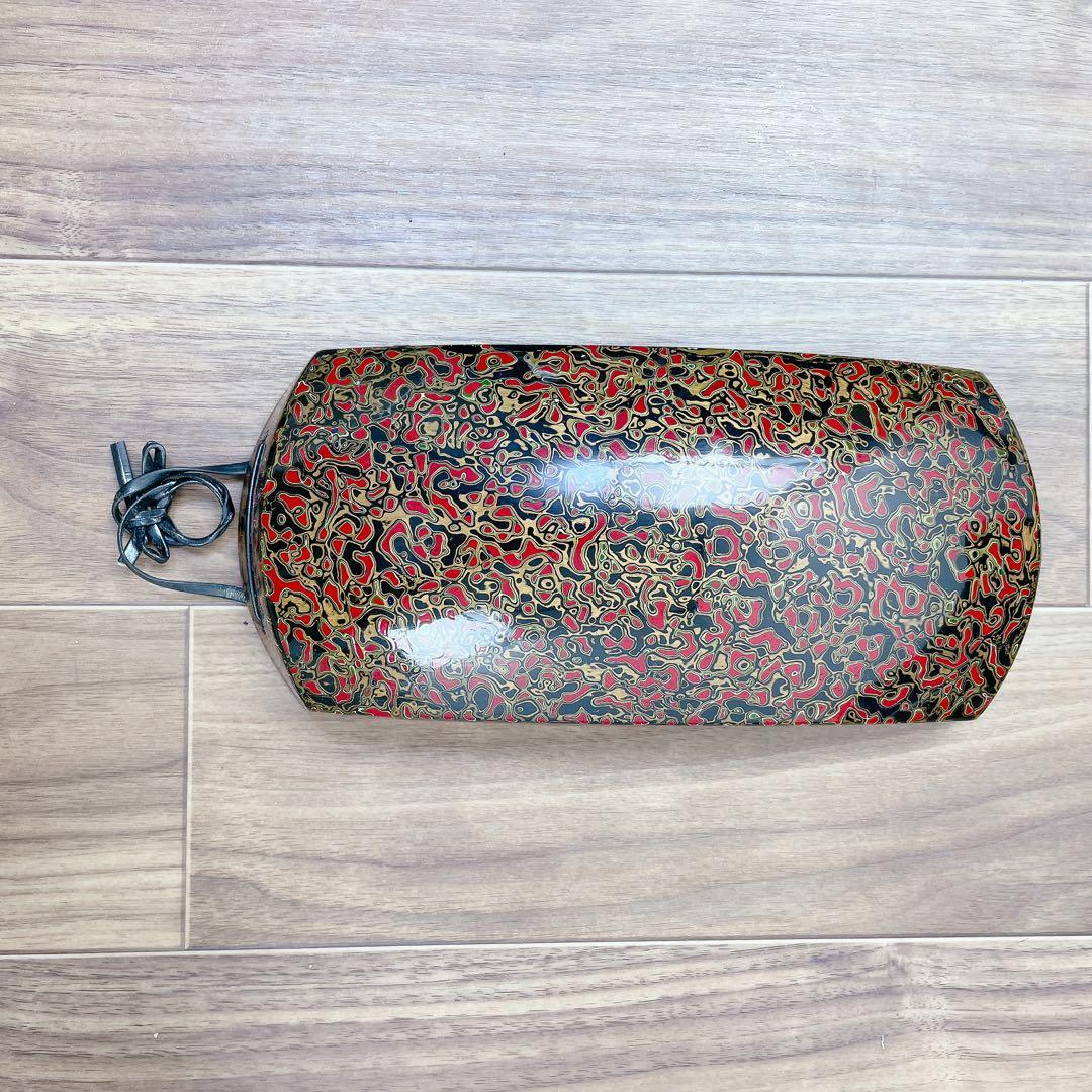 津軽三味線　花梨　丸打胴　津軽塗胴掛　太棹　正寸　天神欠け無　鼈甲撥付　平溝