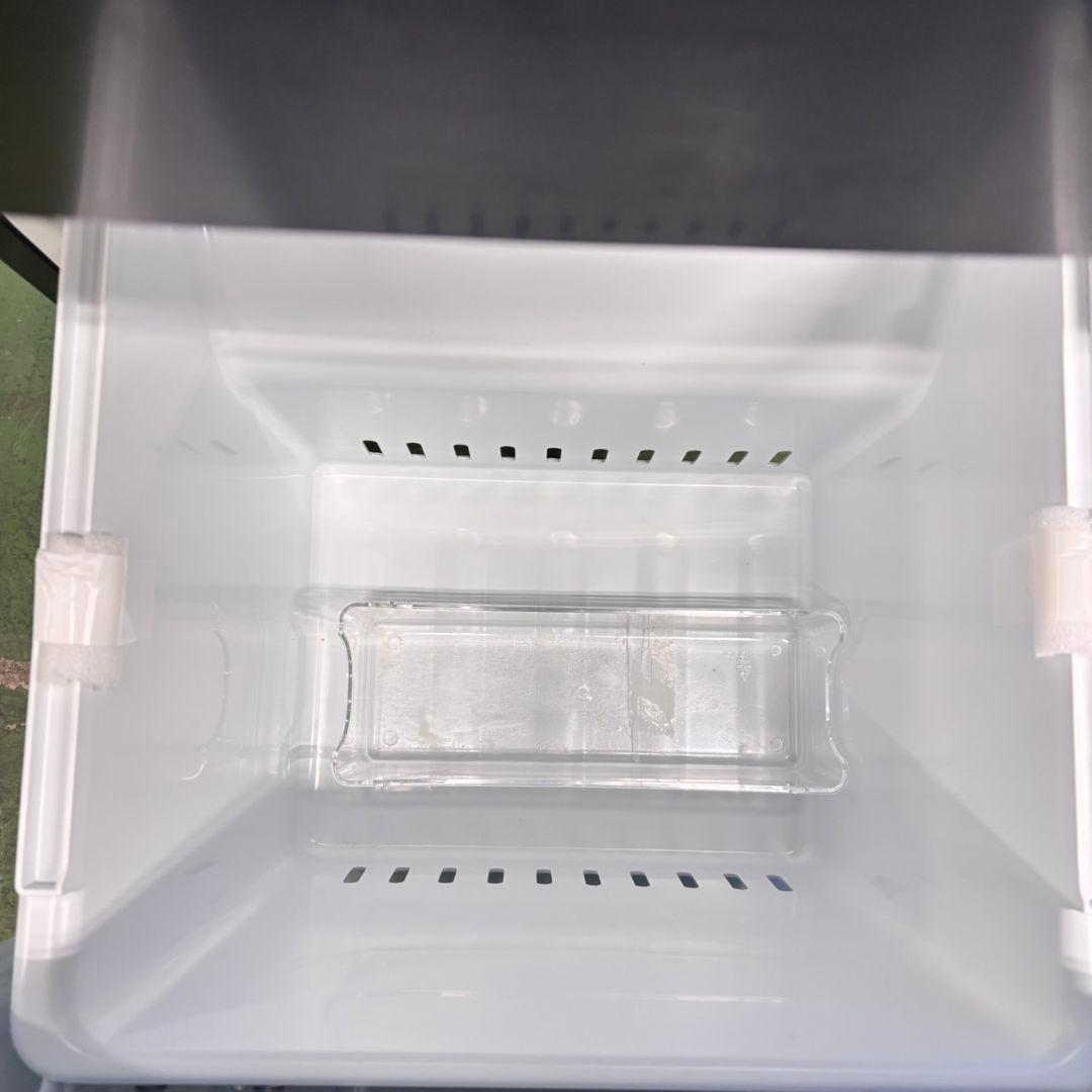 681 大きめサイズ　冷蔵庫　100L強　小型　一人暮らし　2ドア　右開き　綺麗