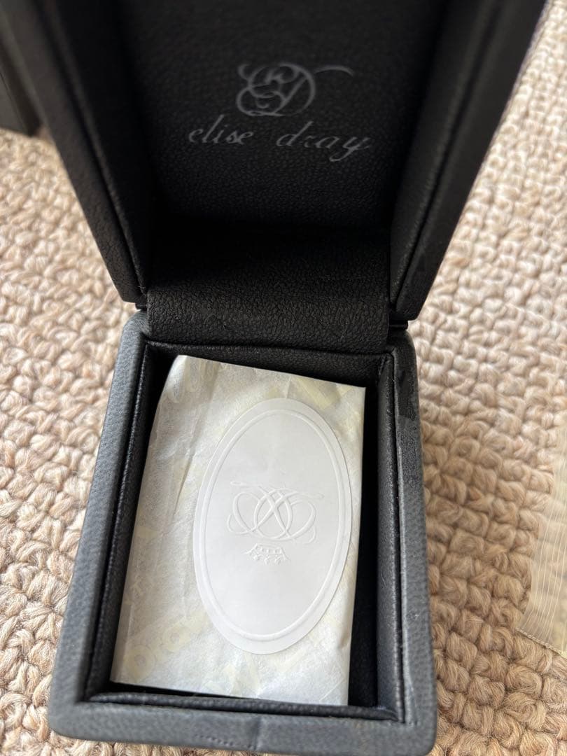 ドゥロワー　ダイヤ　羽　チャーム