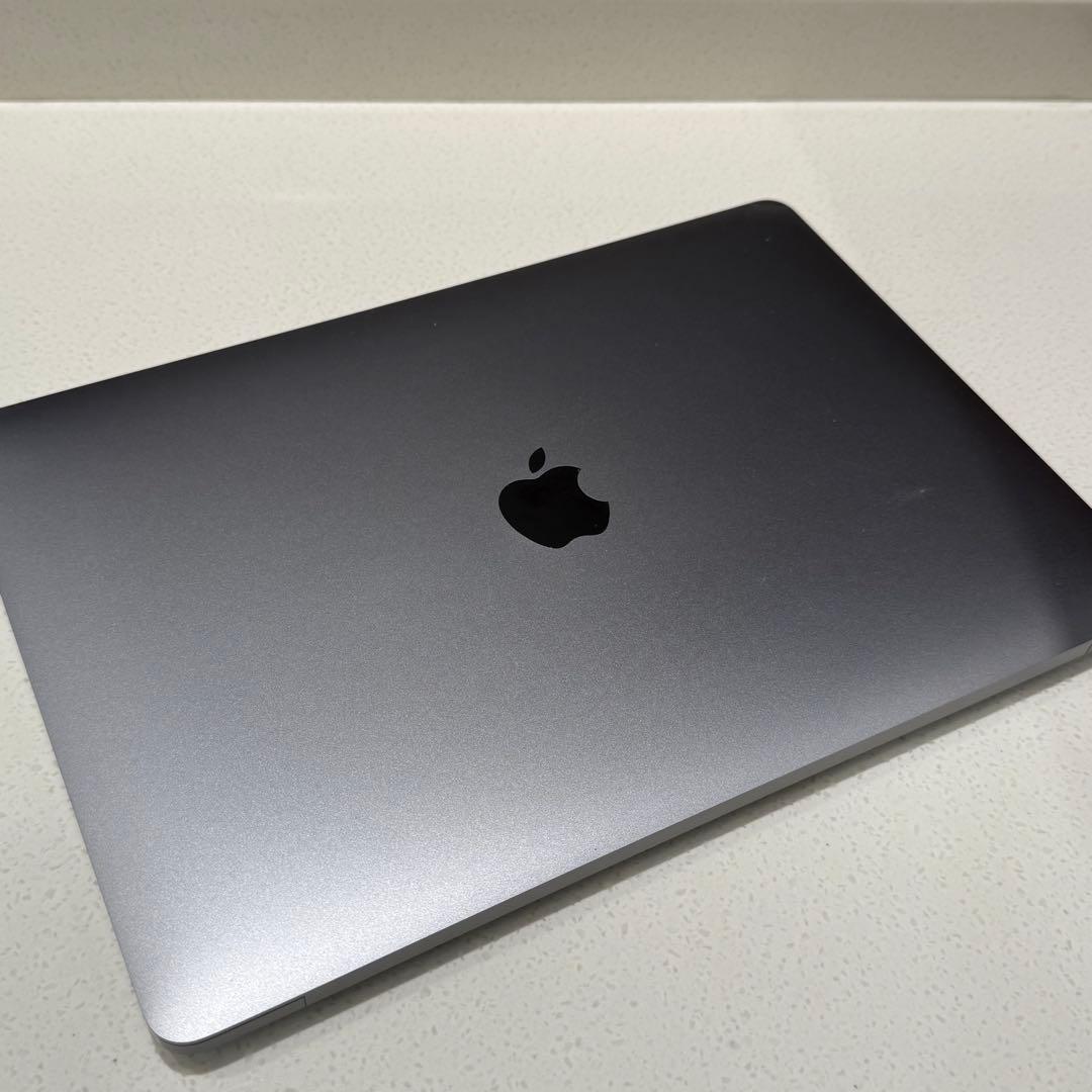 2020年製　MacBookpro 13 M1チップ搭載8GB 256GB