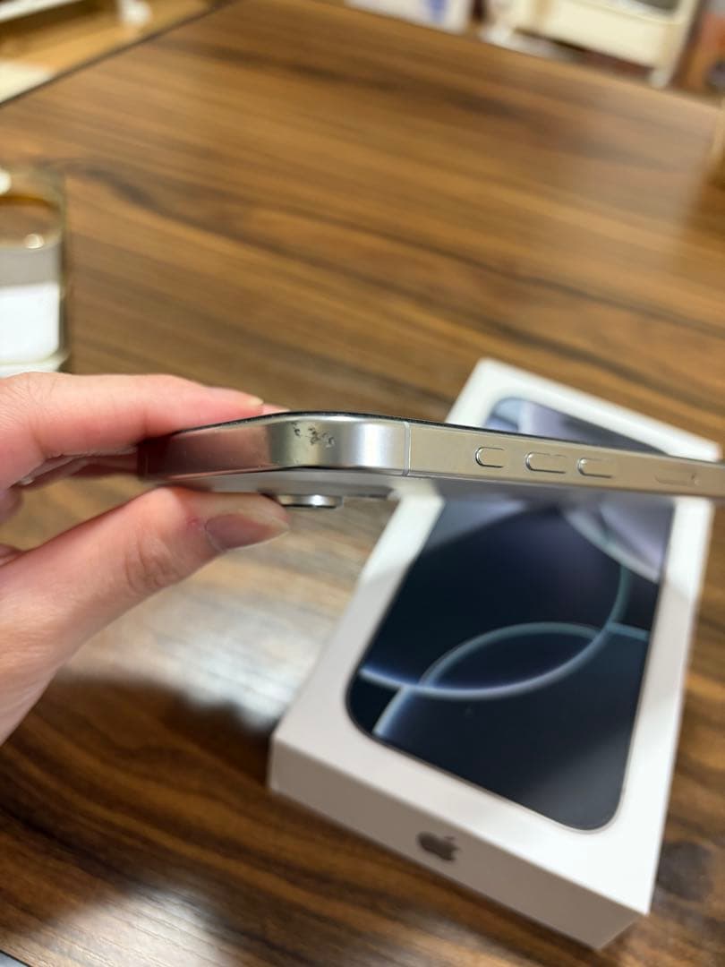 Apple iPhone 16 pro 256GB ホワイトチタニウム