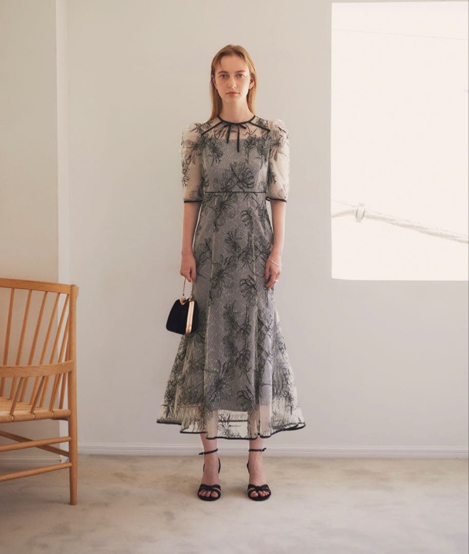 lejaレースフロントバックリボンパフスリーブマーメイドフレアロングワンピース