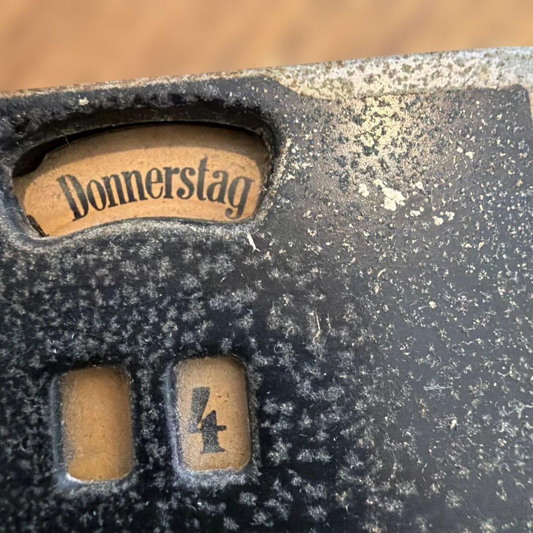 ドイツ製カレンダー アンティーク　金属製