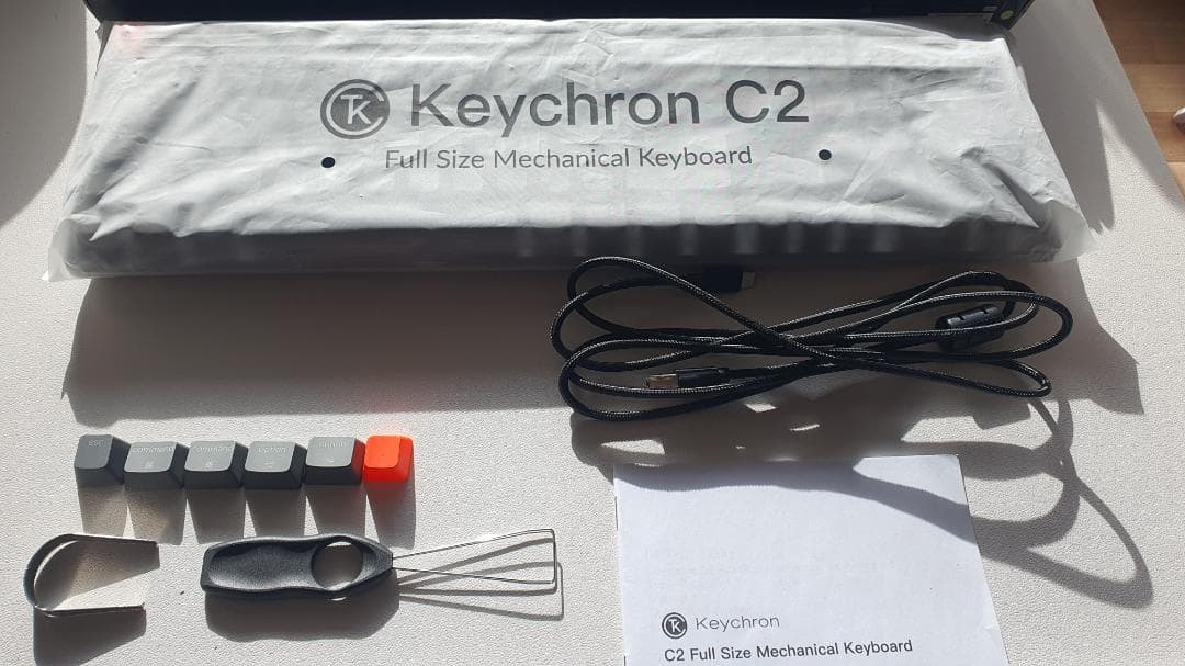 【US配列】Keychron C2 フルサイズメカニカルキーボード（美品・赤軸）