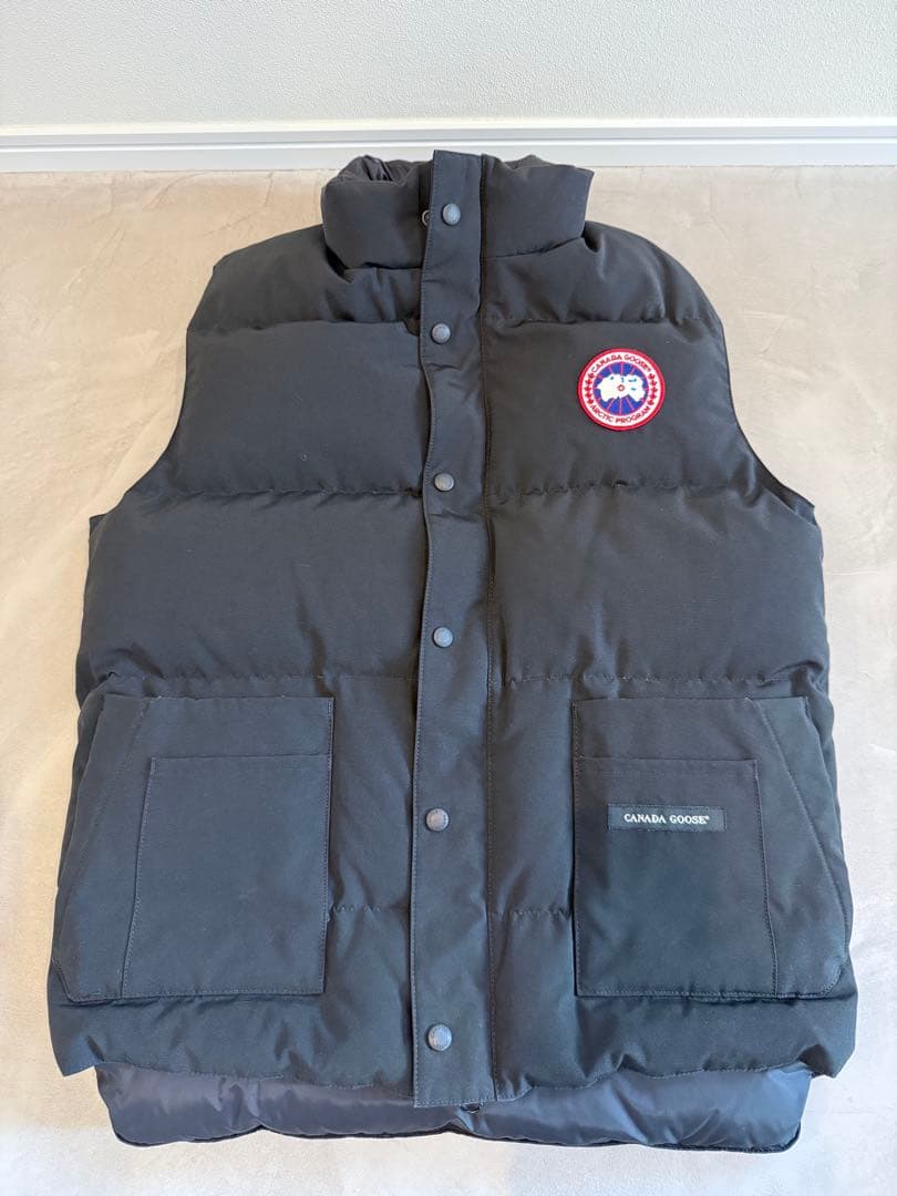 T*様 美品　  ダウンベスト　Sサイズ(日本サイズM・L