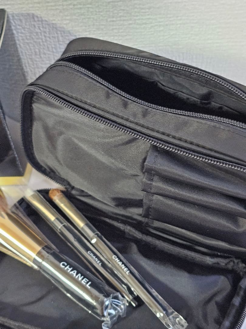 【新品未使用】CHANEL ON-THE-GO BRUSH SET