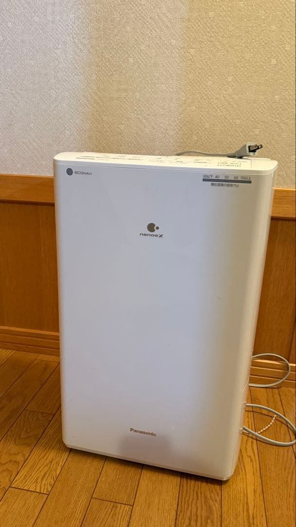ジャンク　Panasonic 除湿機 ホワイト　F-YHVX120