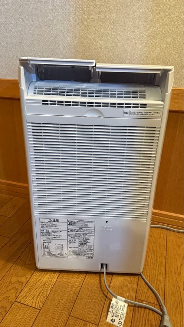 ジャンク　Panasonic 除湿機 ホワイト　F-YHVX120