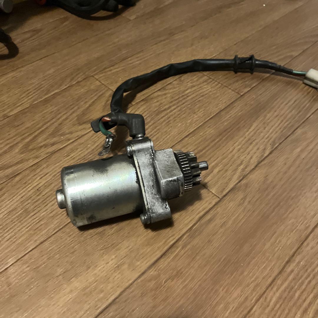 リード100純正セルモーターとオーバーホール用ブラシ