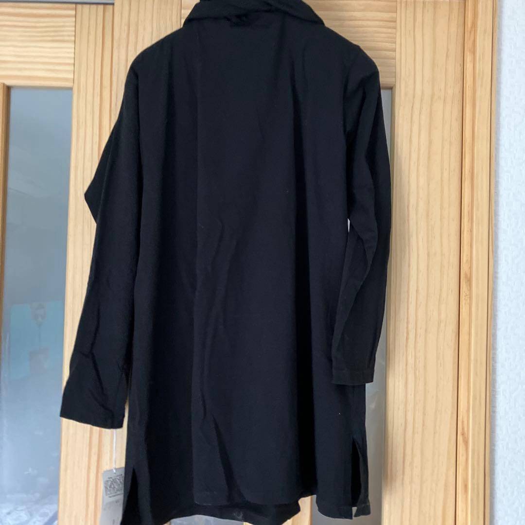 未使用　ヤッコマリカルド❣️黒の変形襟付き長袖チュニック