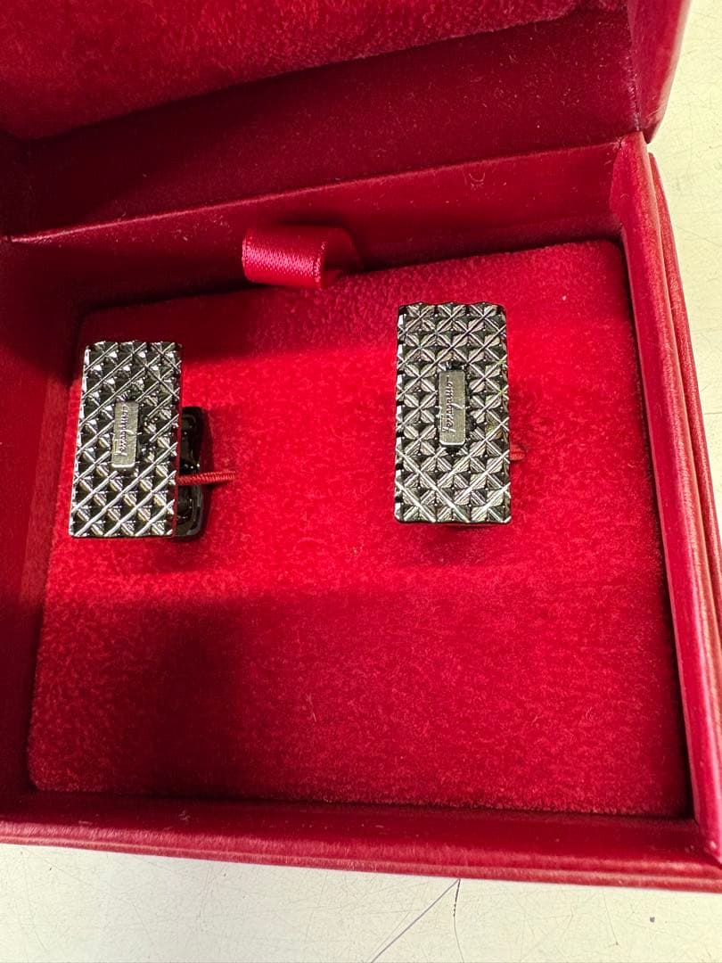 Salvatore Ferragamo カフス