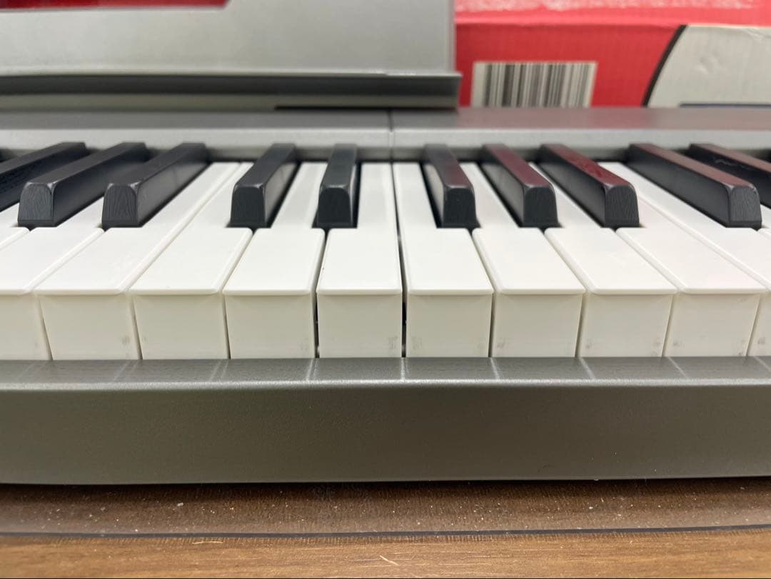 電子ピアノ　88鍵盤　充電タイプ　スリム軽量 グレー