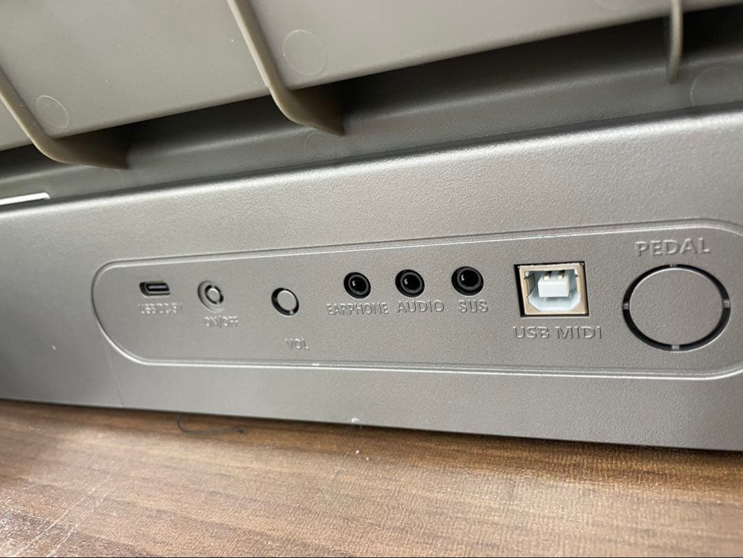 電子ピアノ　88鍵盤　充電タイプ　スリム軽量 グレー