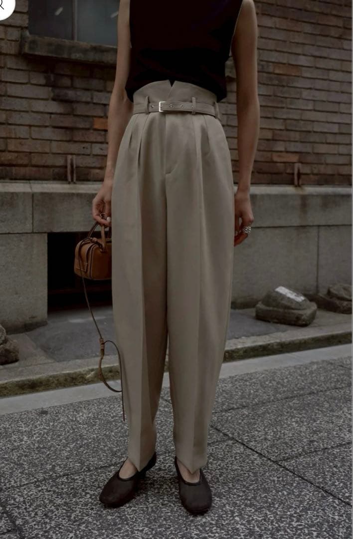 新品未使用【ELLIE】エリー　コクーンパンツ　ベージュ