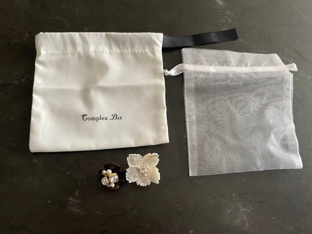 COMPLEX BIZ 白蝶貝　お花&スワロフスキー　ヘアクリップ 2個セット