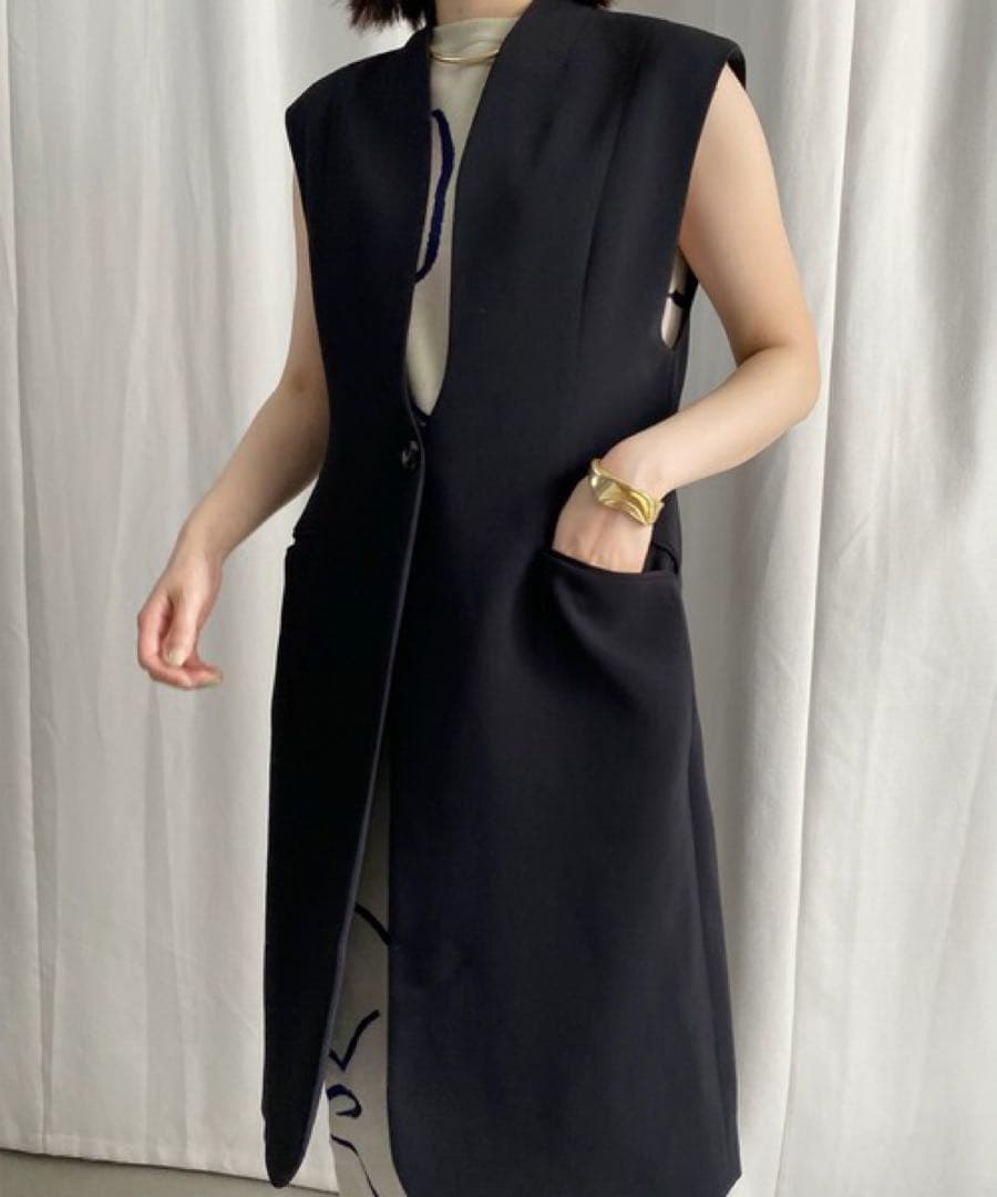トップス WAVE COLLAR ANGULAR VEST