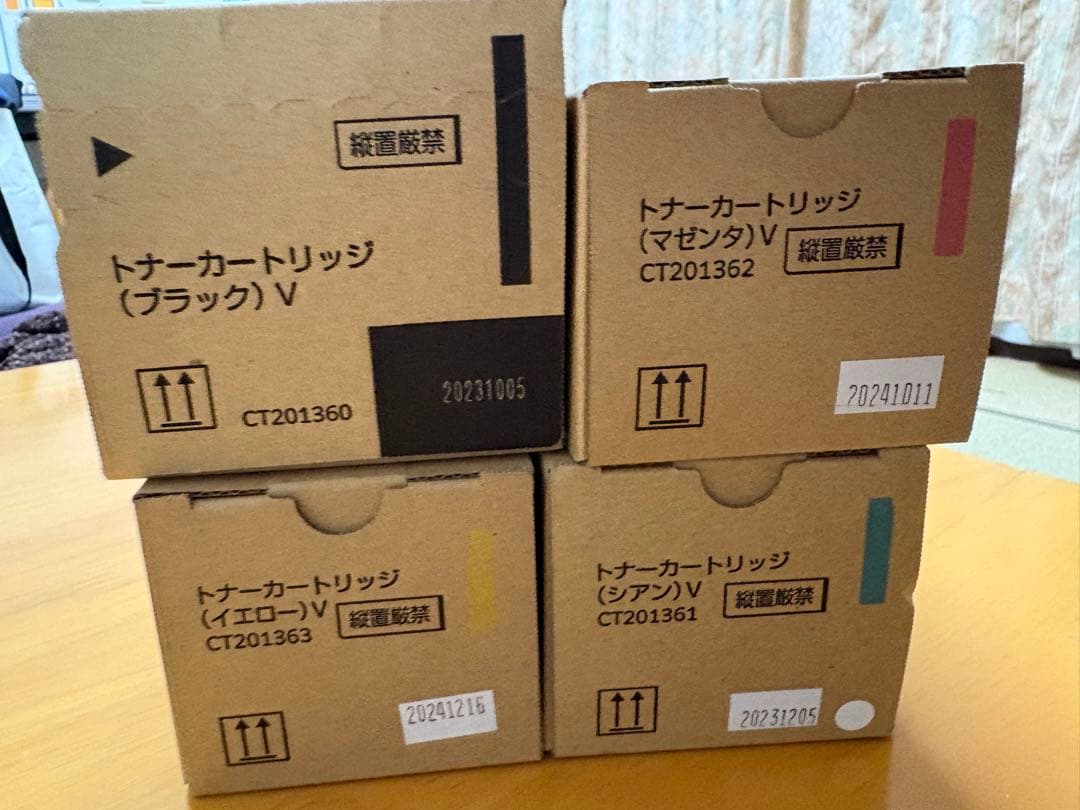 富士ゼロックストナーカートリッジ (ブラック, シアン, マゼンタ, イエロー)