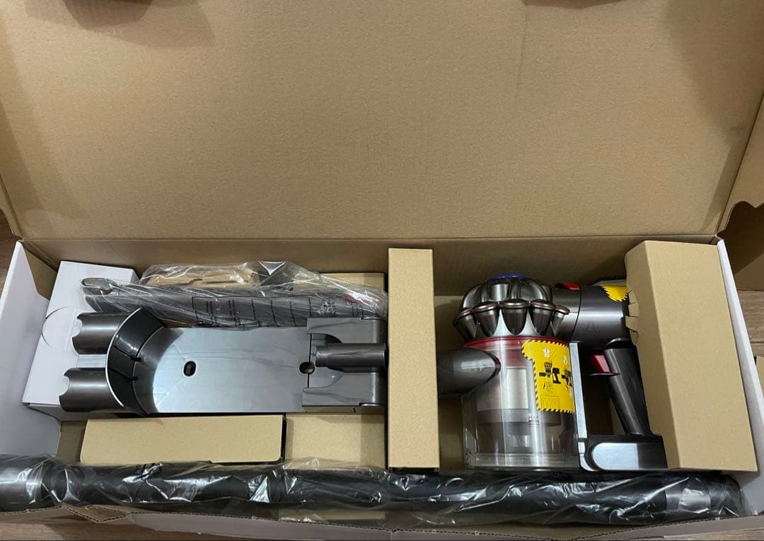 ぱ*ち様 ⭐︎ジャンク品⭐︎Dyson SV11 コードレスクリーナー