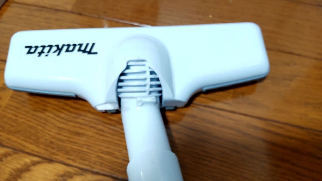 短期価格　マキタ充電式クリーナー CL282FDRFW 紙パック式