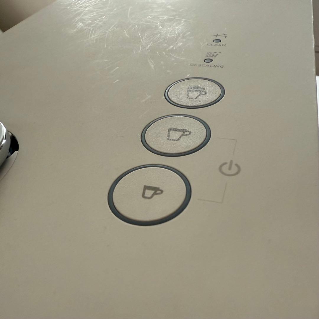 【18年製】ネスプレッソ ラティシマワン コーヒーメーカー