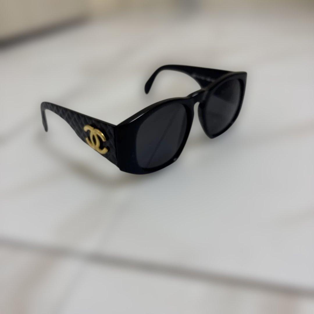 CHANEL ブラック ラウンドサングラス